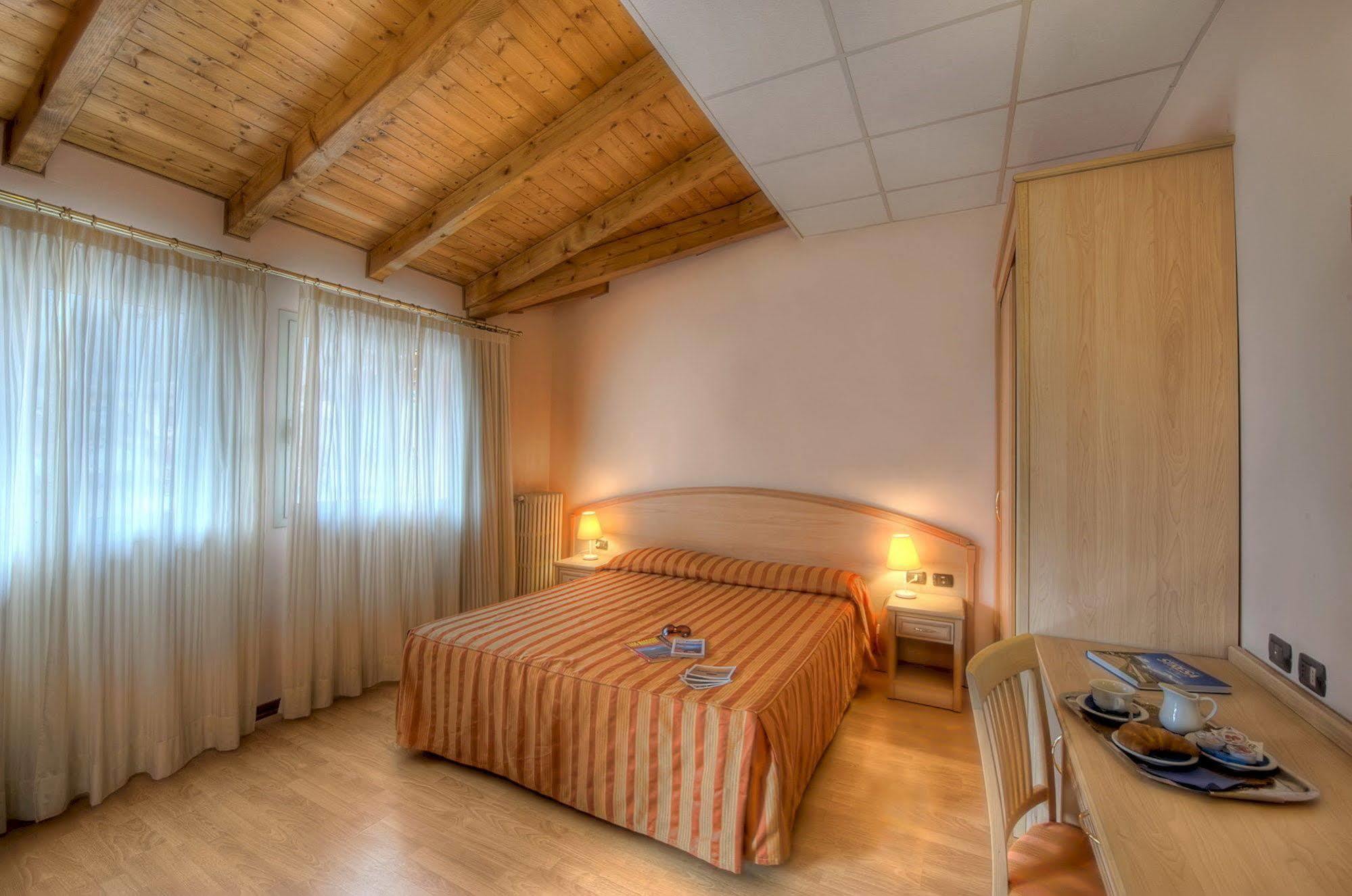 Hotel Residence Dei Fiori Baveno Extérieur photo